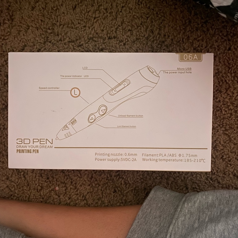 3d pen comes with the pen, 8 different colors, a charger, a stand, and a scraper